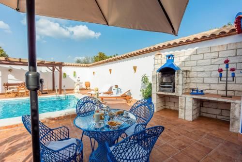 3 bedrooms villa with private pool enclosed garden and wifi at Penaflor