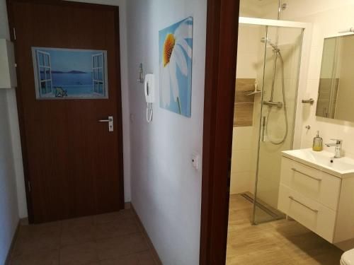 FEWO-fuer-2-Pers-Hafenblick-2-Ueckermuende-Stettiner-Haff-Ostsee-direkt-Yachthafen
