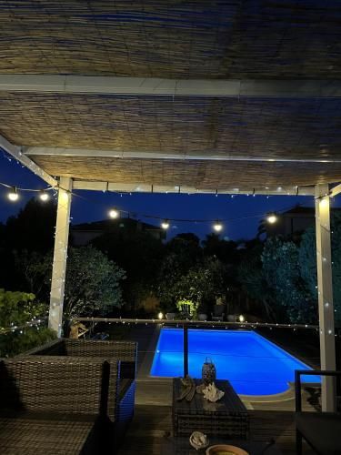 Cannes Villa swimming pool, garden, free car park and calm