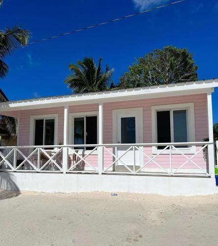 Casa rosada beach front