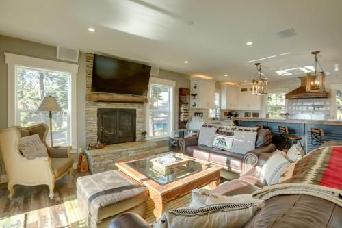 Stunning Luxury Cabin with Lake Tahoe Views and Hot Tub