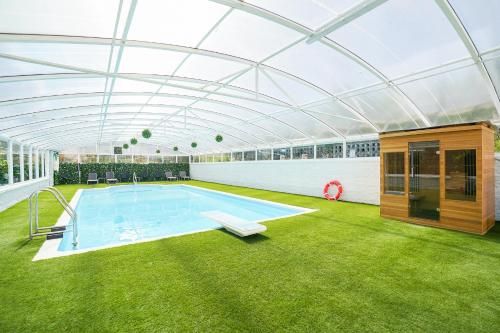 Spa home with pool sauna hottub & cocktail bar
