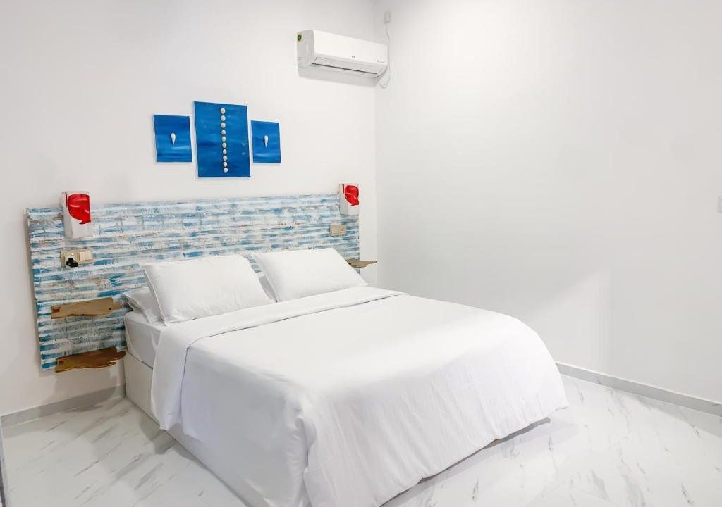 FINS DIVE AND LEISURE HOTEL