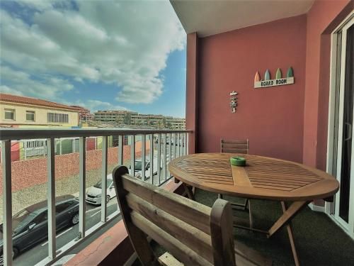 Alquilaencanarias-Medano Galte, terrace and beach