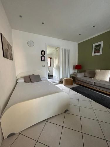 LA TANA guest house