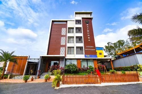 Townhouse OAK Hotel Rajmudra
