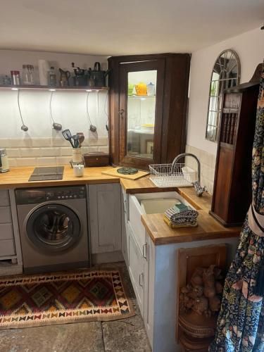 Central Taunton Garden Apartment