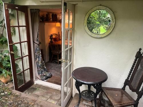 Central Taunton Garden Apartment