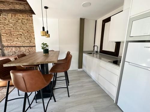 Apartamentos Puerta Elvira Suites 3000