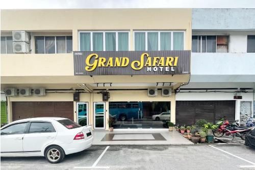 OYO 90369 Grand Safari Hotel