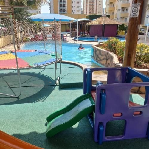 LINDO FLAT com PARQUE AQUÁTICO PERTO DO CENTRO DE CALDAS NOVAS!
