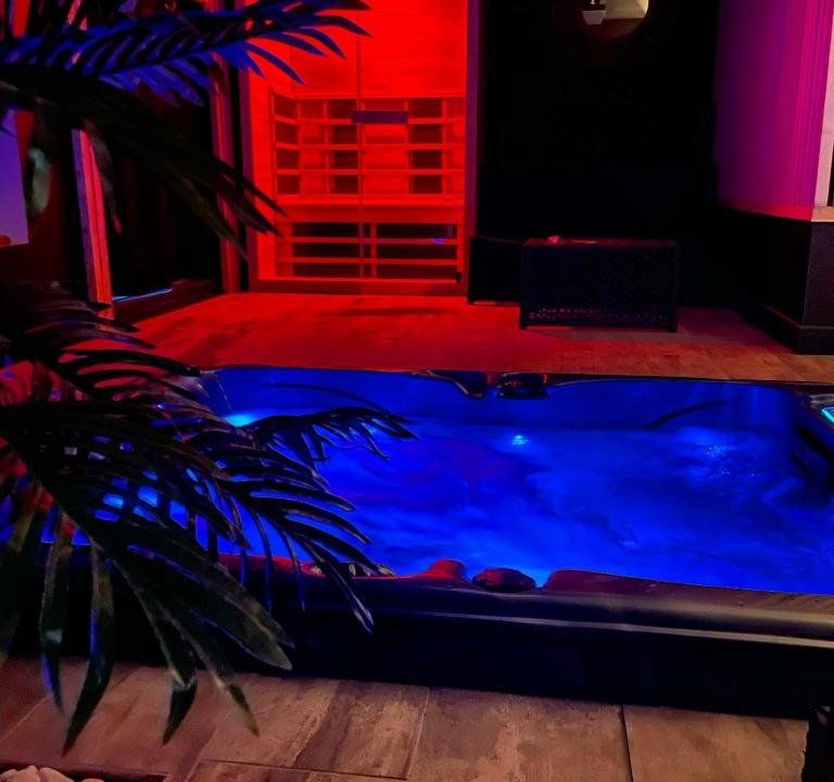 La suite Grenoble spa jacuzzi et sauna privatif
