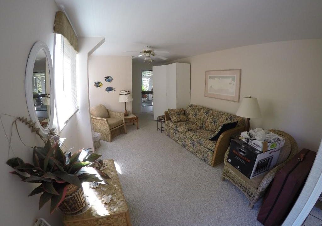 Hale-Hoola B & B