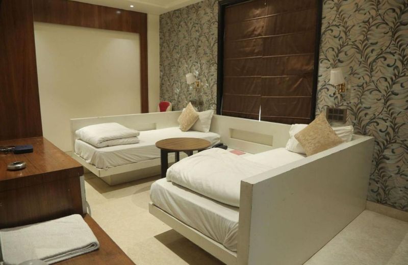 LEEWAY HOTEL