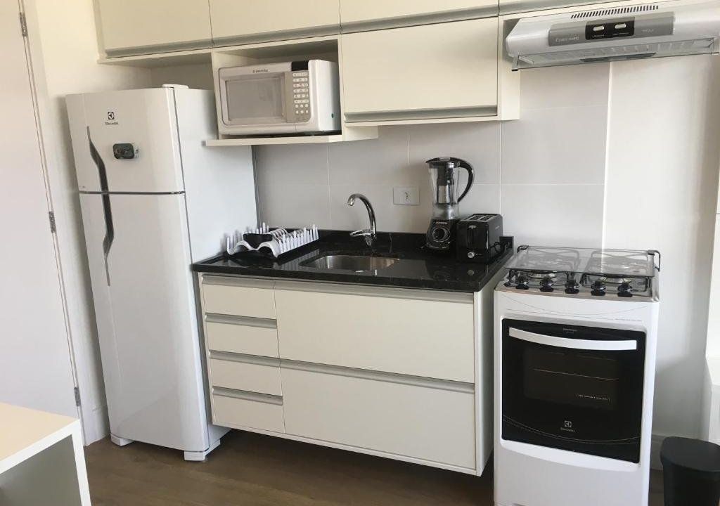 609-Apartamento Decorado Encantador, mobiliado, amplo com 1 vaga de garagem, excelente localização no Rebouças