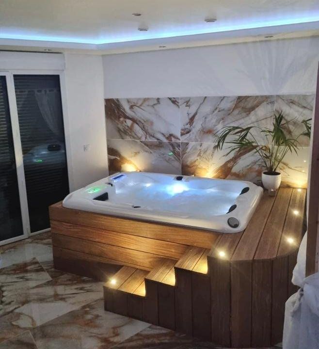 Suite La Boheme avec jacuzzi vu sur Pic Saint Loup