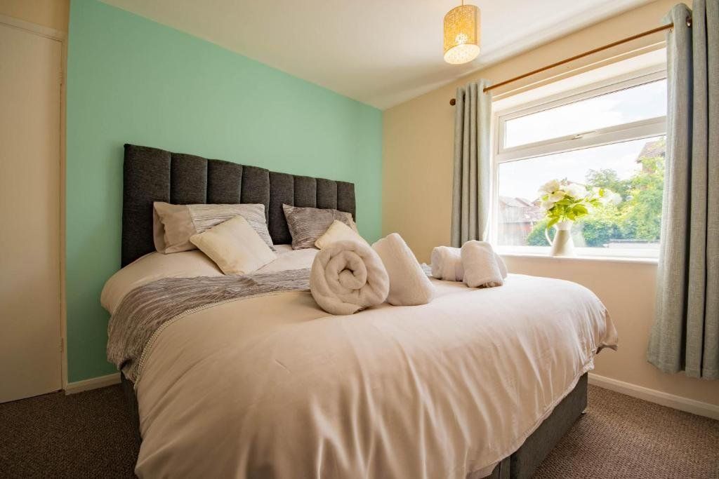 3-bedroom house with garden, conservatory, in centre of Worcester