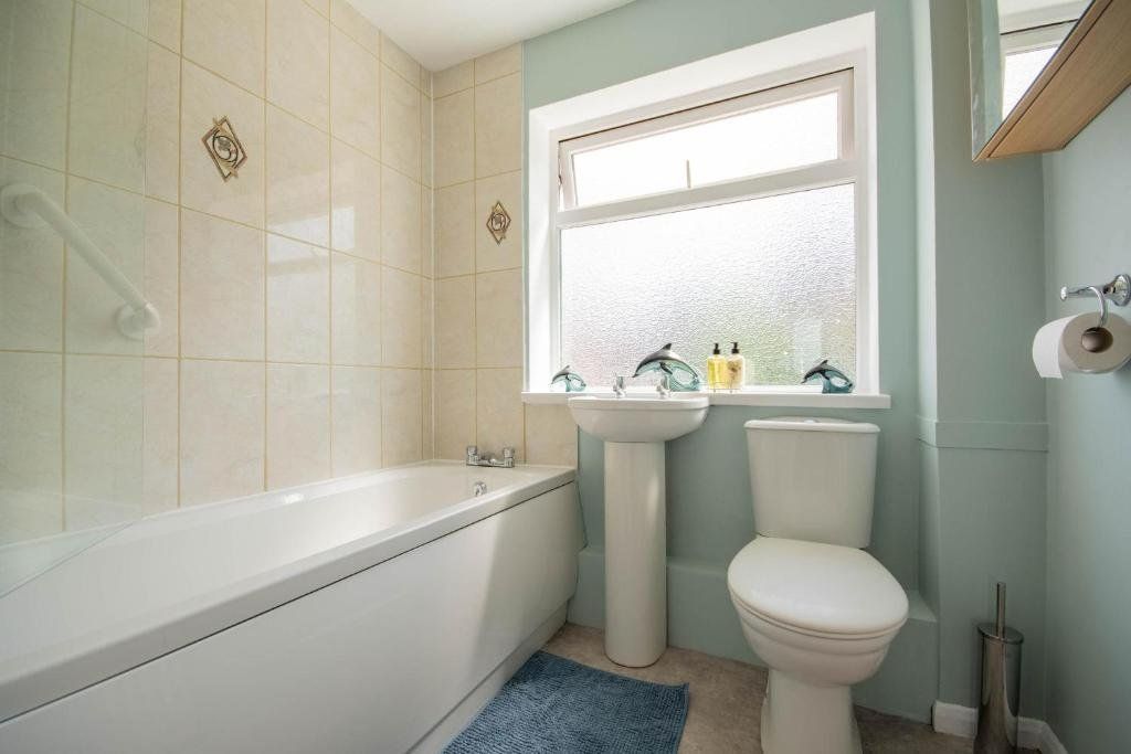 3-bedroom house with garden, conservatory, in centre of Worcester