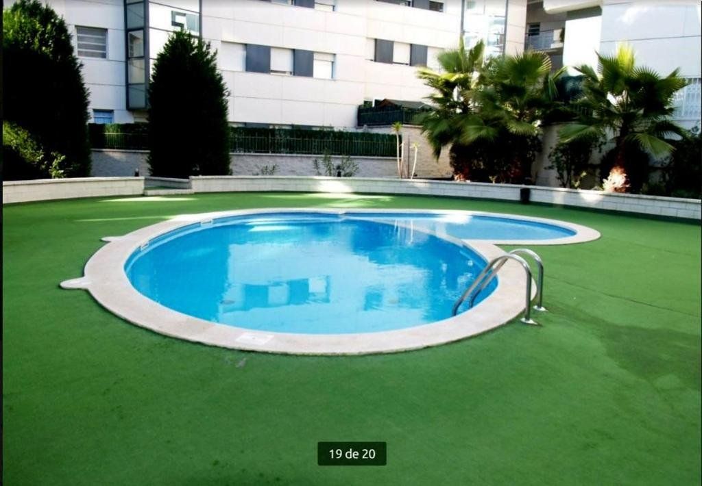 Cálido apartamento con piscina en Barcelona