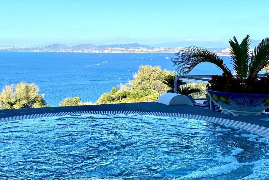 Dependance Castiglione with pool and view