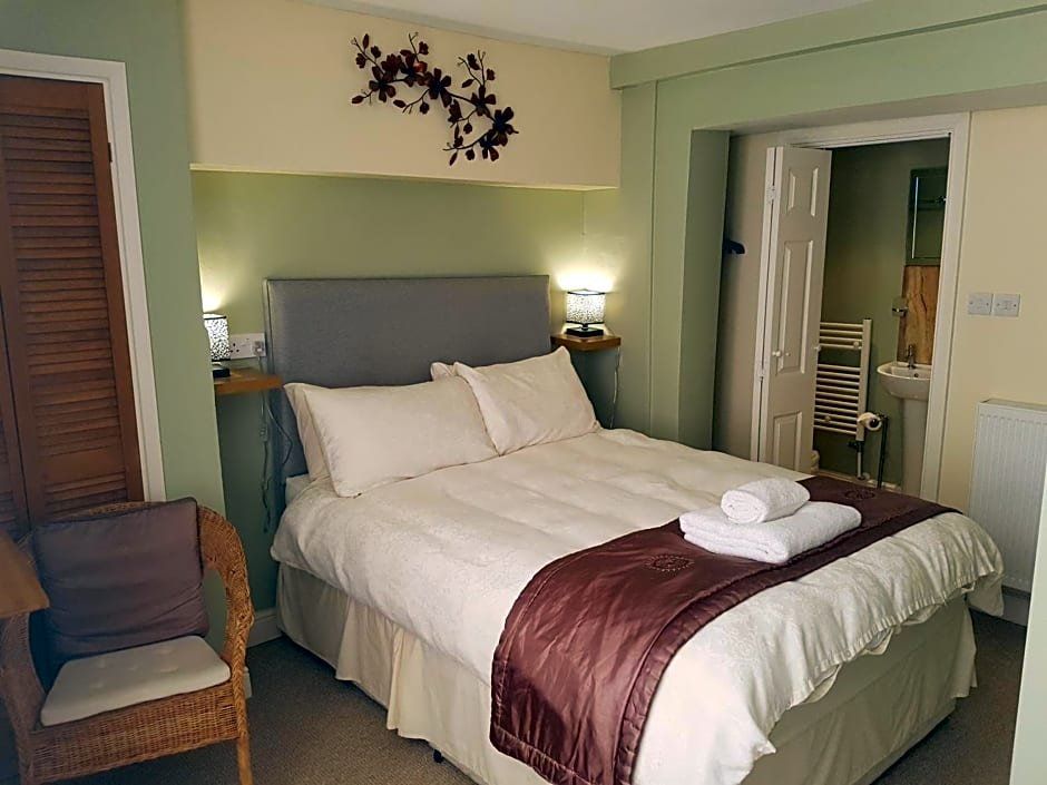 Riverside Guest House