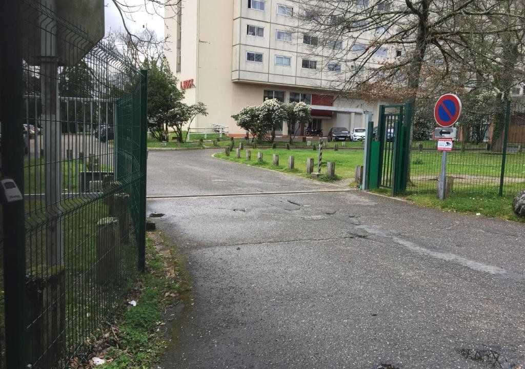 Appartement design tout confort (parking gratuit)