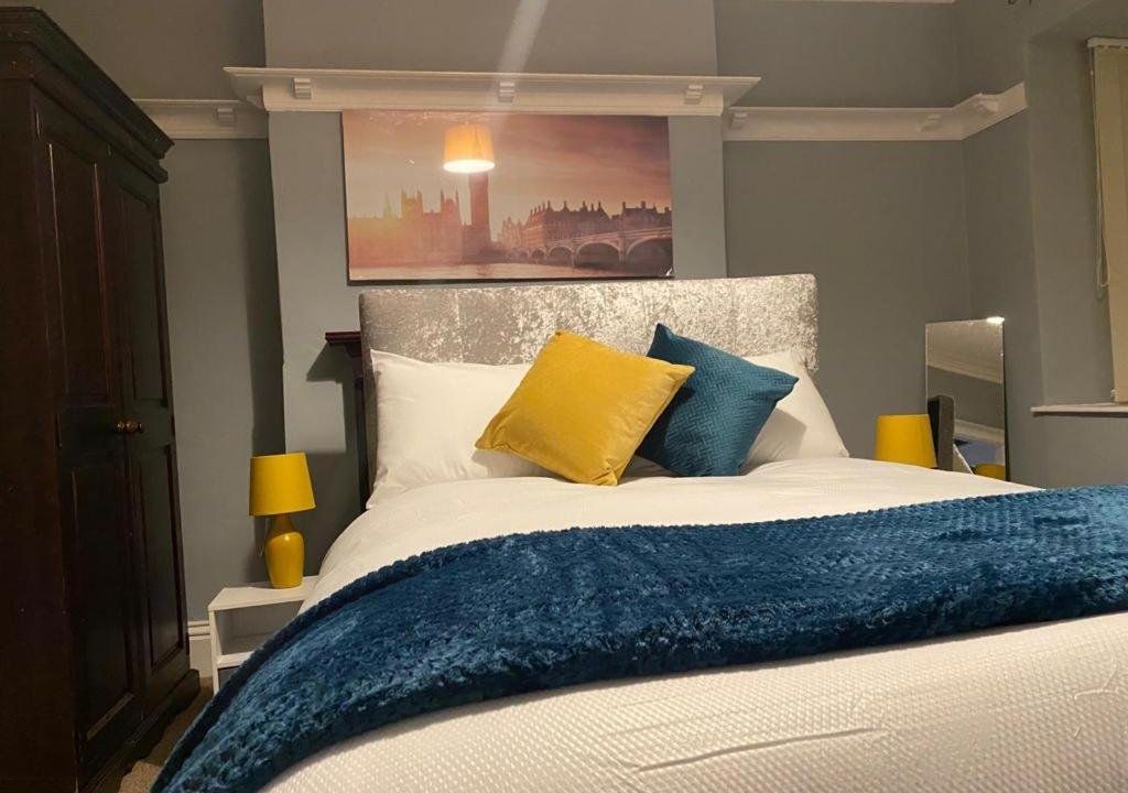 HILLTOP PLACE SUITES near MEADOWHALL