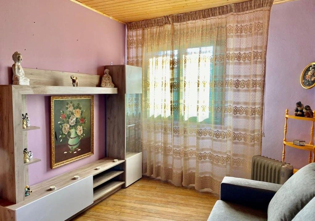 ALOJAMIENTO ENTERO CON PISCINA Y JARDIN.