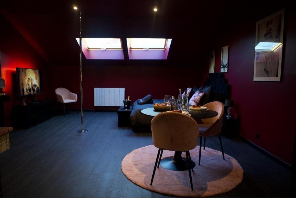 PARENTHESE LOVE : Amour & Tentation - Suite Jacuzzi SPA - Proche Orly/Paris