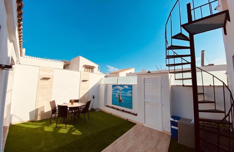 Pirata Bungalow sea front