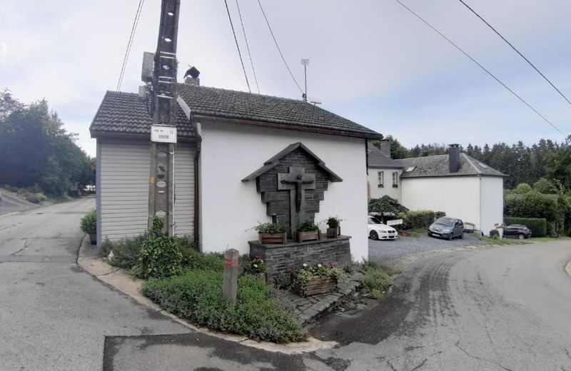La maison sous les arbres