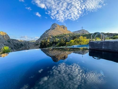 Heated Private 50sqm Pool, Jacuzzi, Spa - Ozone & Salt - Villa Rokka Luxe