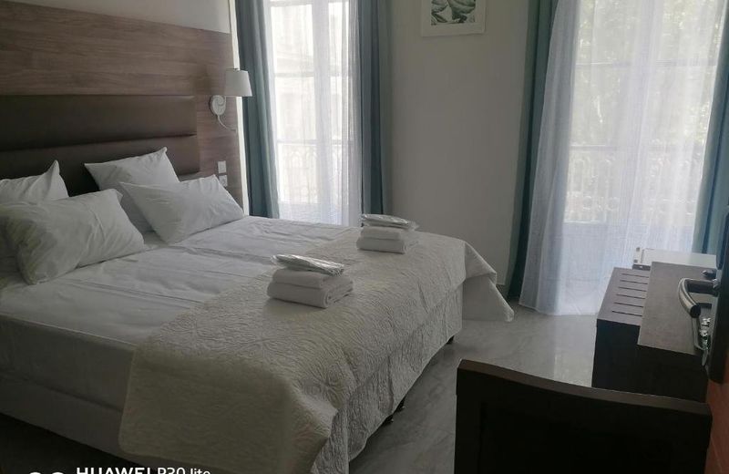 SQUARE HOTEL