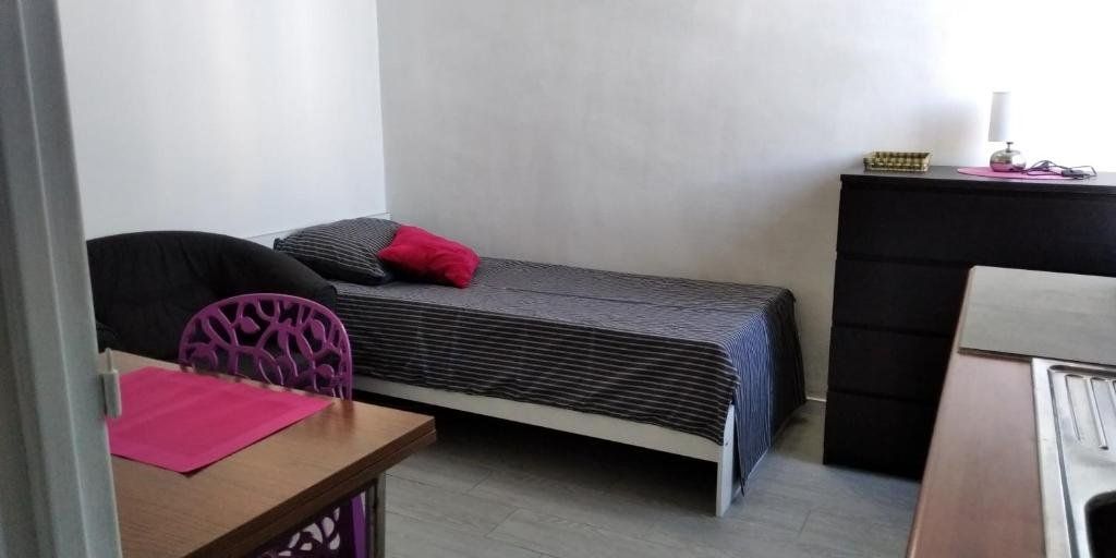 Chambre 1 PERSONNE et STUDIO 1 personne Avec Entrée Libre et Salle de Bain Privée