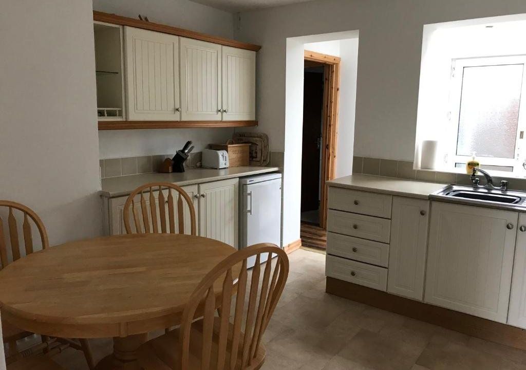 Spacious 5 double bed bedroom bungalow near Belfast