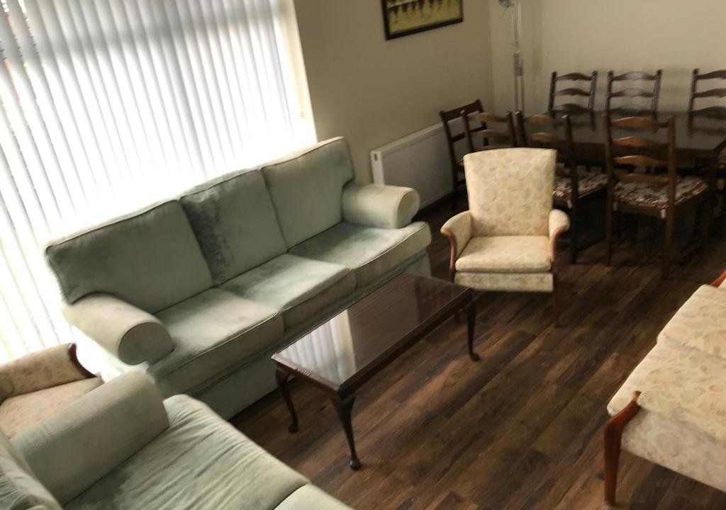 Spacious 5 double bed bedroom bungalow near Belfast