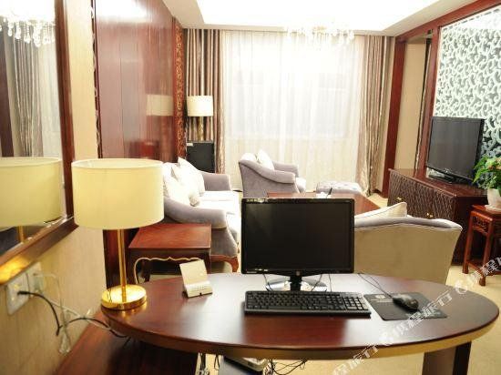 Dongzheng Lanwan International Hotel