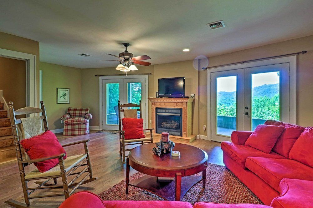 Mountain View Home Hike, Raft, Golf and More!