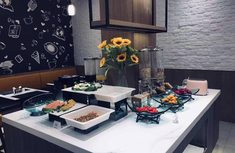 Hanting Premium Hotel Youjia Wuhan Etouwan Metro Station