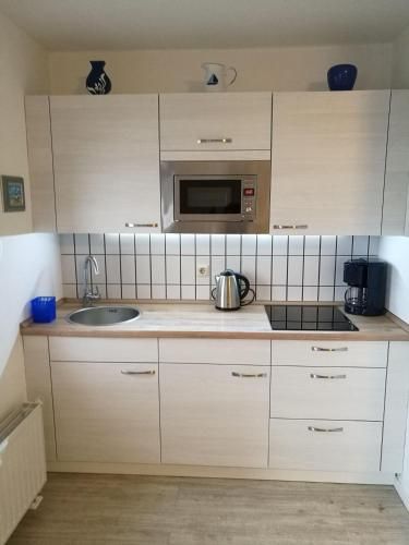 FEWO-bis-2-Pers-inmitten-den-Yachthafens-Ueckermuende-Stettiner-Haff-Ostsee
