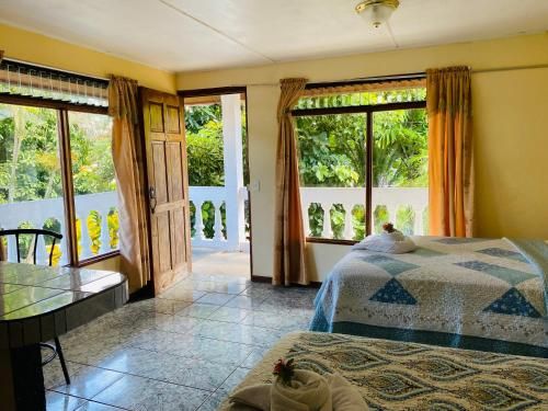 HOTEL QUEPOS PARAISO i