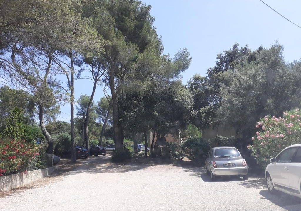 Villa club Sanary dans résidence fermée et arborée 10min a pied de la plage