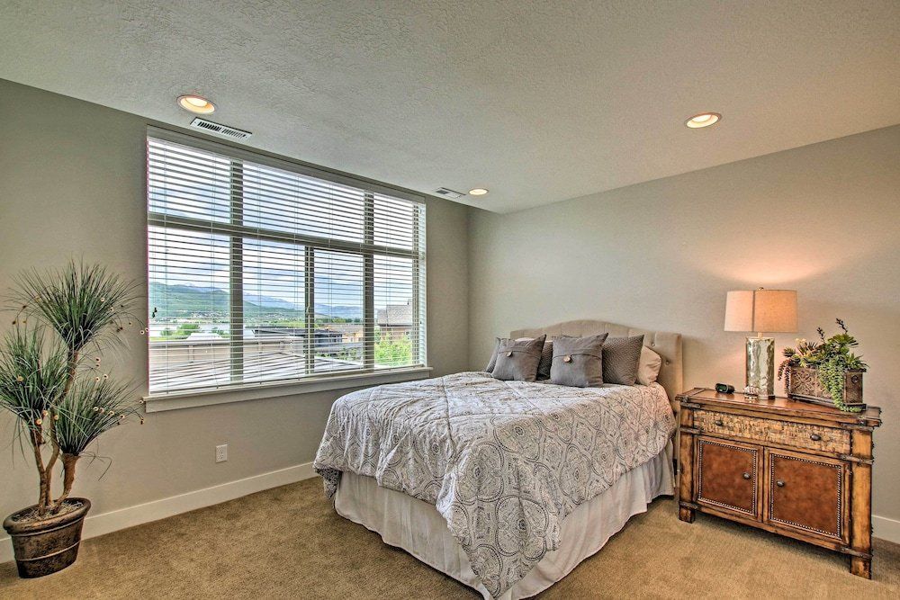 Edgewater Townhome about 7 Mi to Snowbasin Resort