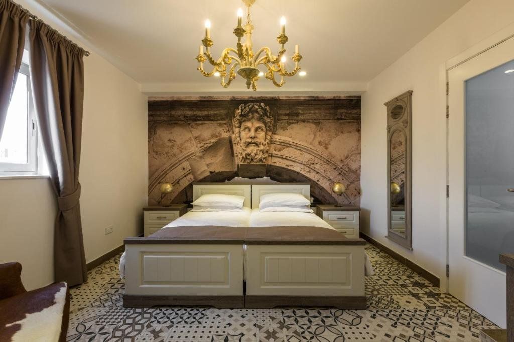 Jean de Valette Boutique Living