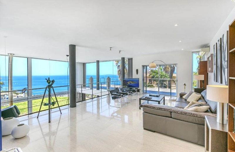 Villa Bay Blue, by Priority
