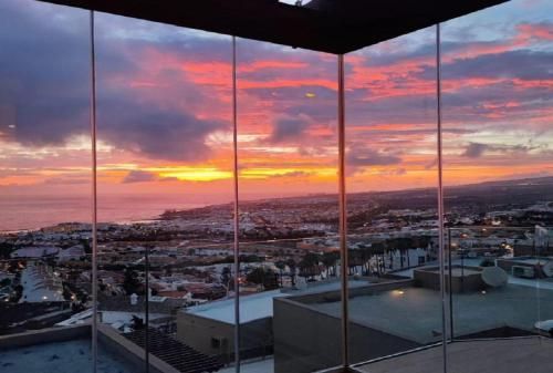 100 meters LUX Apartment with private pool and tarase