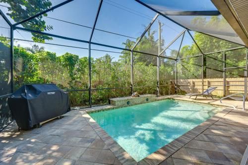 Chic Naples Home -Pool and Lanai by Vanderbilt Beach