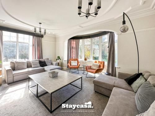Stunning Detached Hidden King Suite Abode