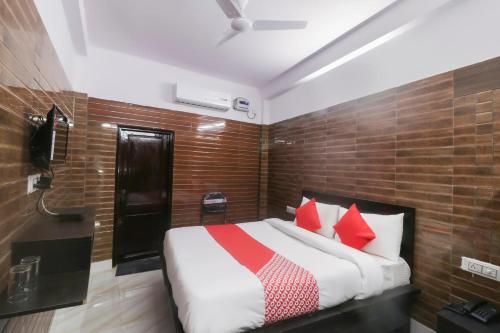 OYO Flagship 49326 Defence Colony Bhopura