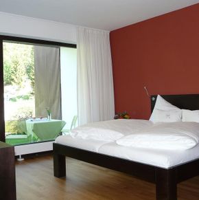 NearBy Hotel